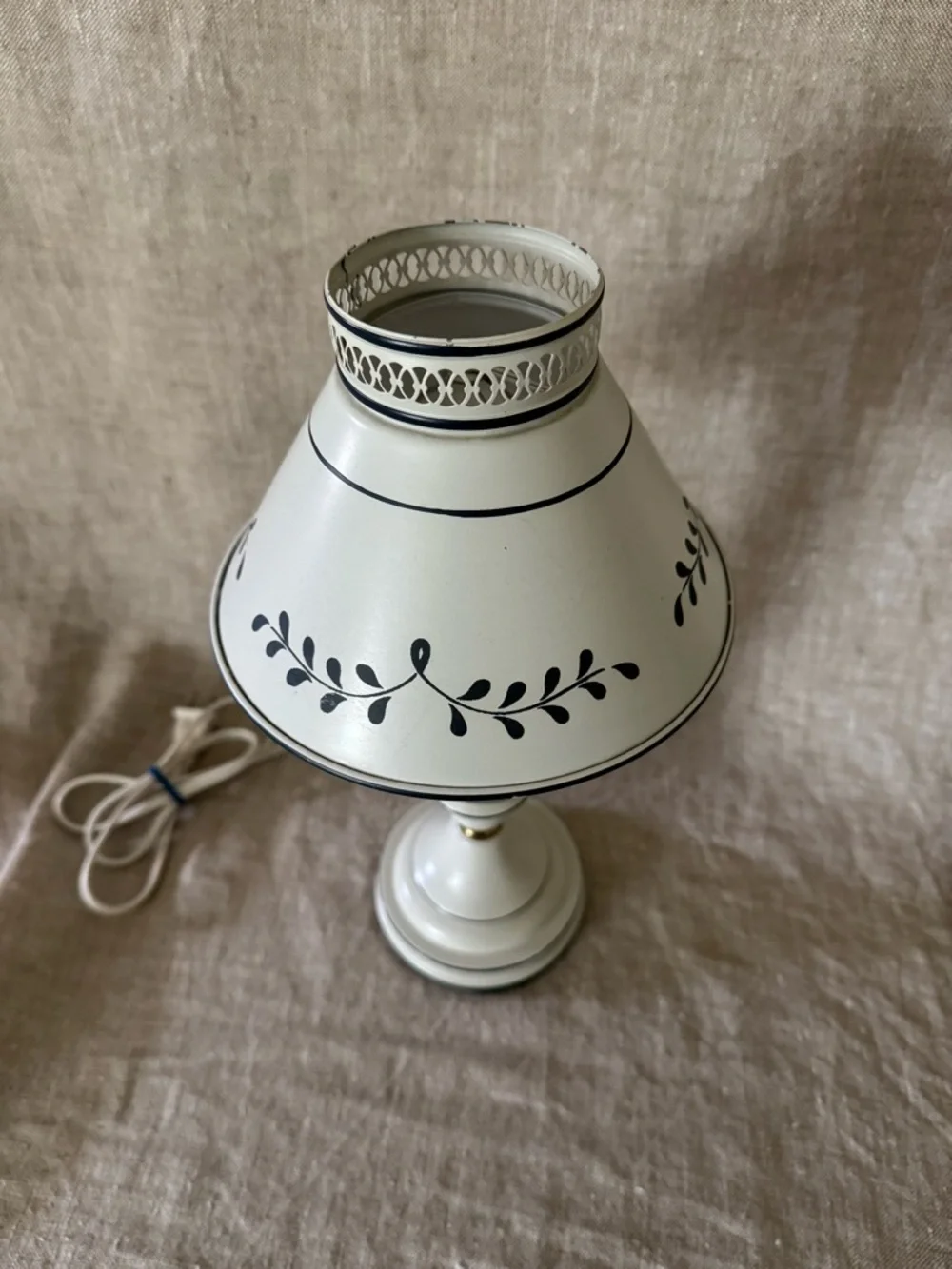 Vintage French Country Tole Metal Lamp